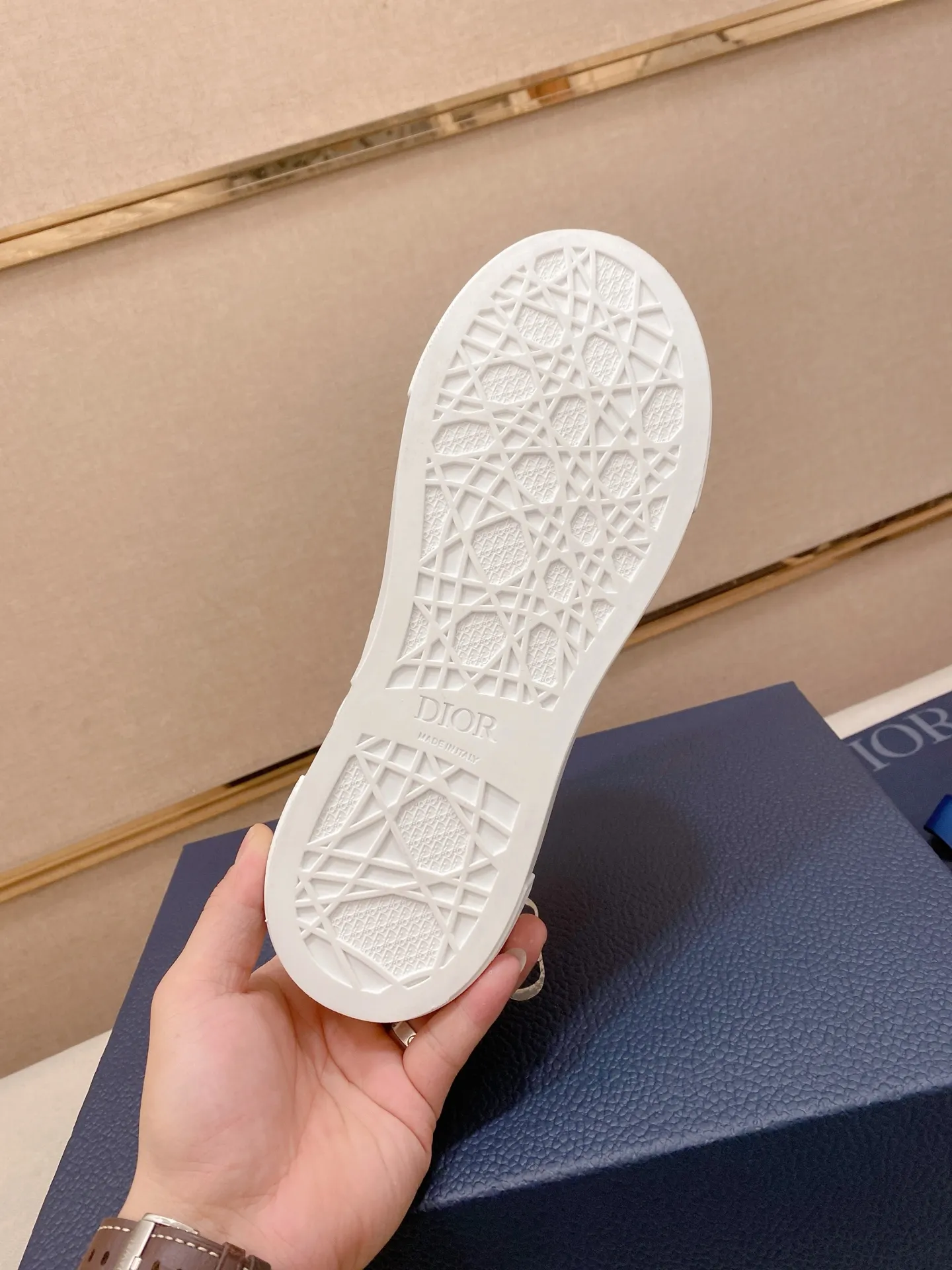 Factory price: 300 Men's shoes 💰[Dior·Dior] Top 🔍Couple style 💏🔍New casual sports style couple shoes, new four-season design, perfect workmanship, lace-up lazy style to create cabinet quality, upper: imported first-layer cowhide, sheepskin lining is soft and comfortable, ultra-light TPU wear-resistant outsole, simple, versatile fashion men's shoes, excellent color code number 35--44